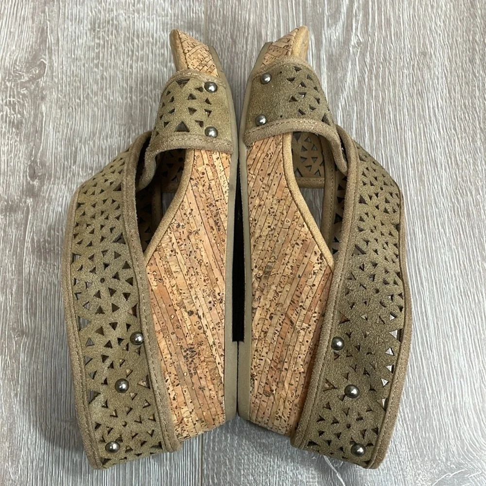 Minnetonka Lainey Laser Cut Suede Leather Cork Wedge Sandal Tan 9